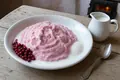 Whipped lingonberry semolina porridge